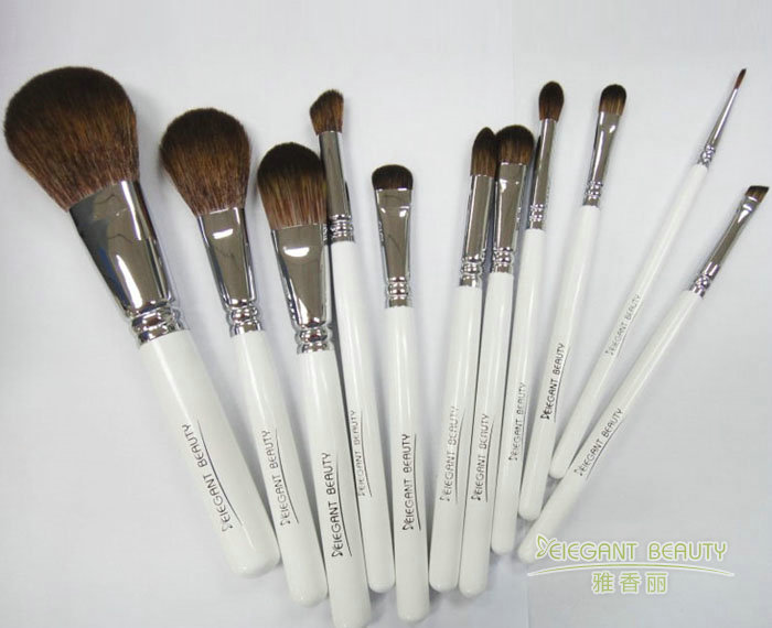 定制化妝刷套裝時(shí)，如何確定刷子的數(shù)量和種類？