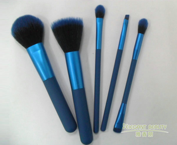 成套化妝刷中的“寶藏刷型”：這些刷子能讓你化妝更輕松